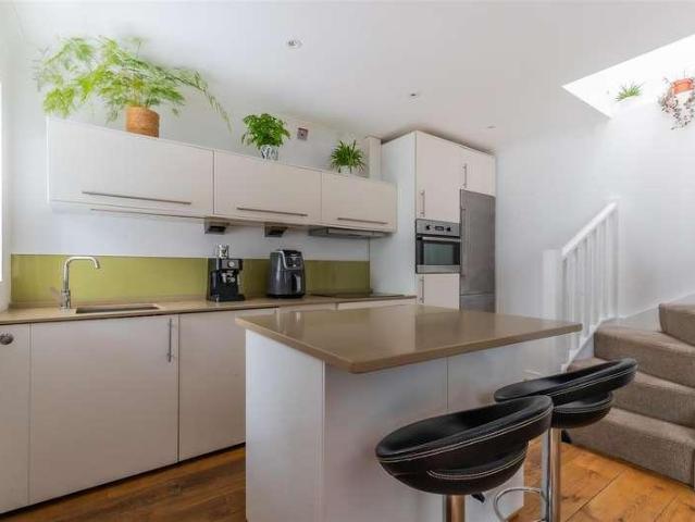 House for sale in Plasnewydd, Falcon Lodge