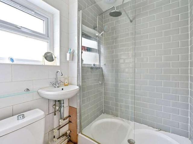 House for sale in Littleton Common, Lower Halliford