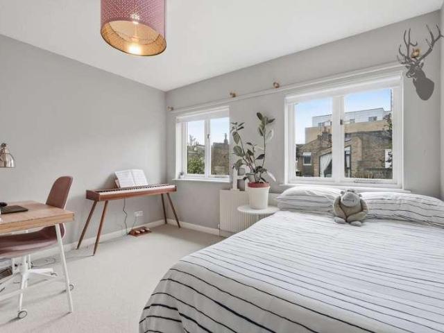 House for sale in Old Ford, Bow