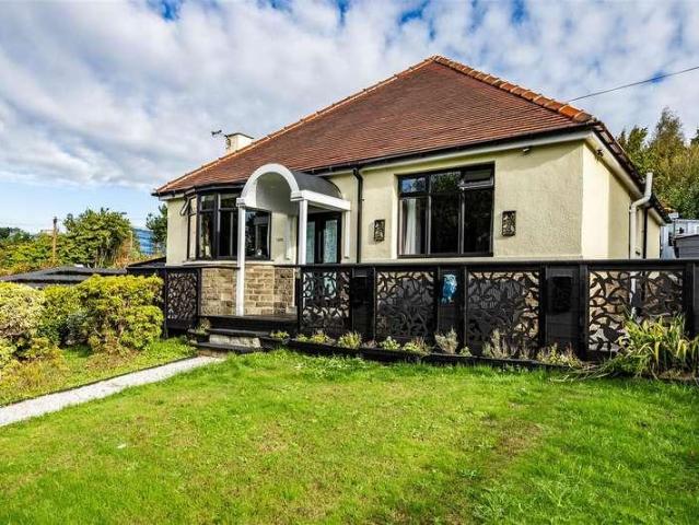 House for sale in Milnsbridge, West Yorkshire