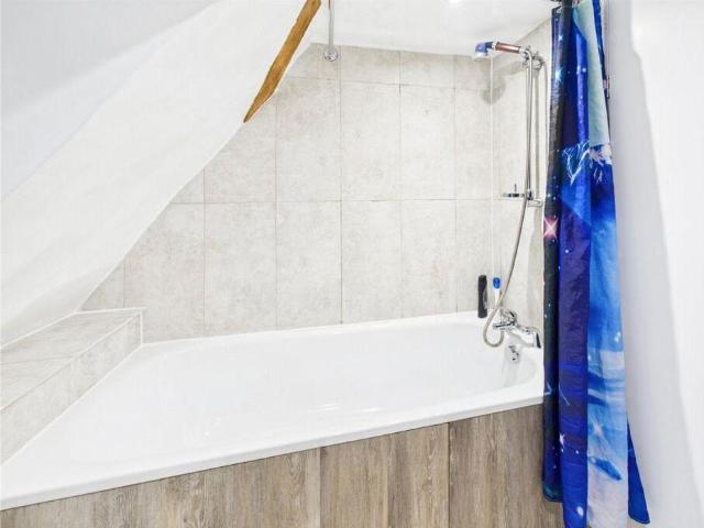 House for sale in Hillview, Surrey