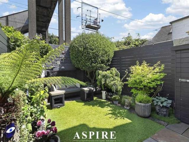House for sale in Alton Barnes, Essex