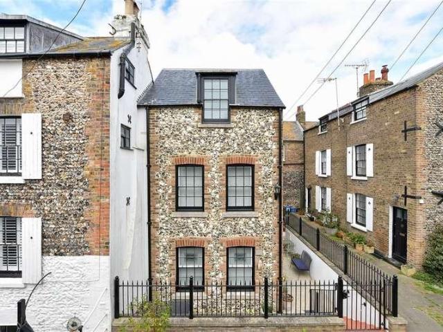 House for sale in Upton, Acol