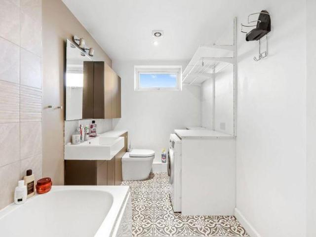 House for sale in Stoke Newington, Greater London