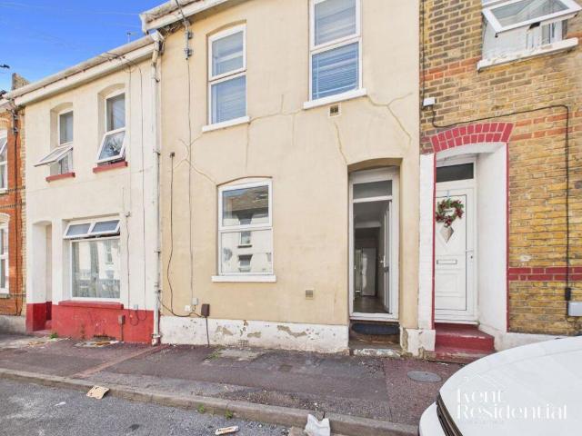 House for sale in Chatham