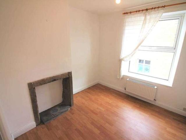 House for sale in Lindley, West Yorkshire