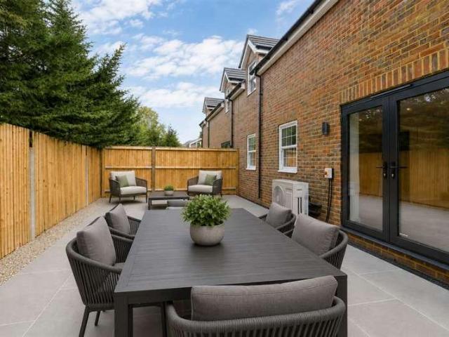 House for sale in Pachesham Park, Surrey