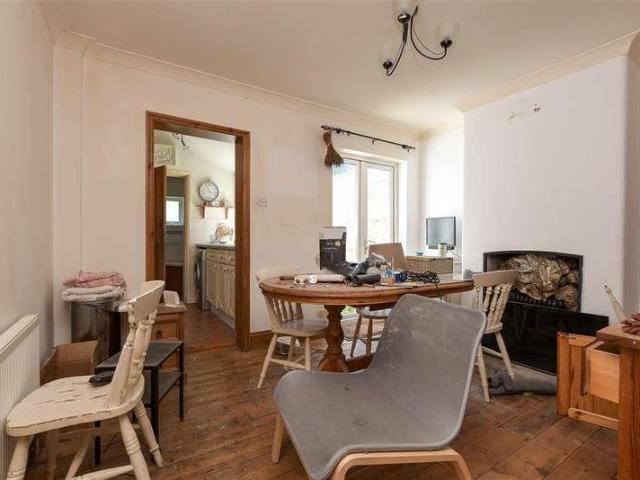 House for sale in Hillview, Surrey
