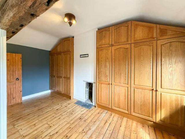 House for sale in Holme Valley, Thongsbridge