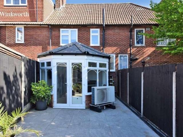House for sale in Rosehill, Greater London