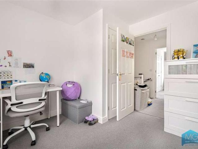 House for sale in West Finchley, Greater London