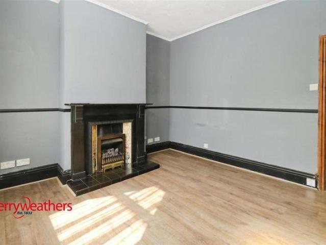 House for sale in Rotherham, Moorgate
