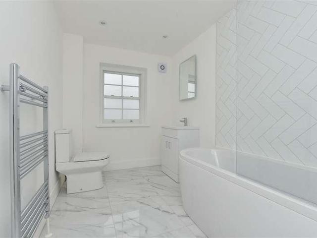 House for sale in Longport, The Bridge