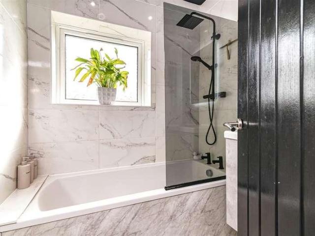 House for sale in Gedling, East Midlands