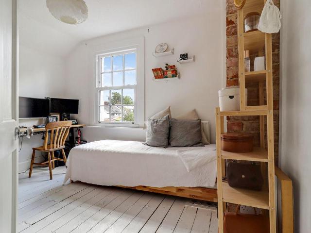 House for sale in Heol-las, Surrey