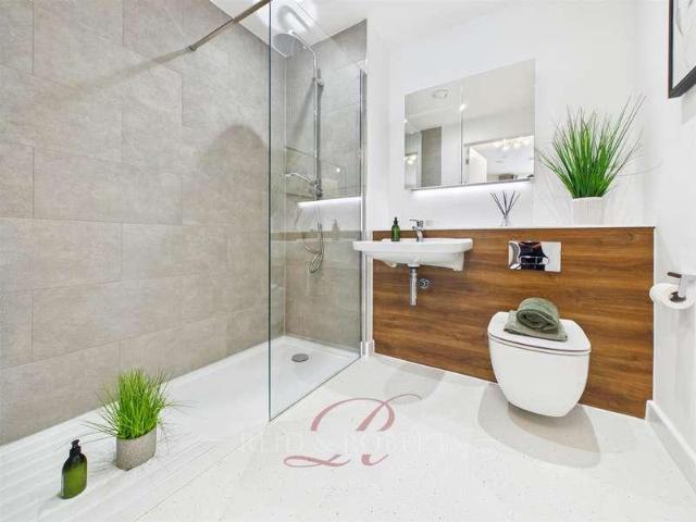 Flat for sale in Boughton, Cheshire