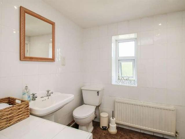 House for sale in Newmillerdam, West Yorkshire