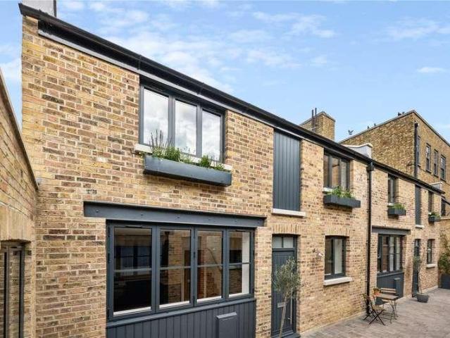 House for sale in Streatham Hill, Greater London
