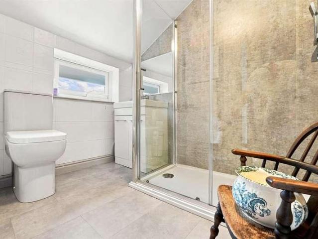 House for sale in Sutton