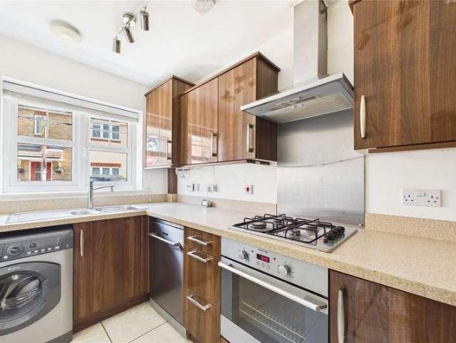 House for sale in Heol-las, Surrey