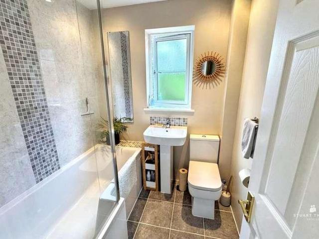 House for sale in Bird Estate, Barling