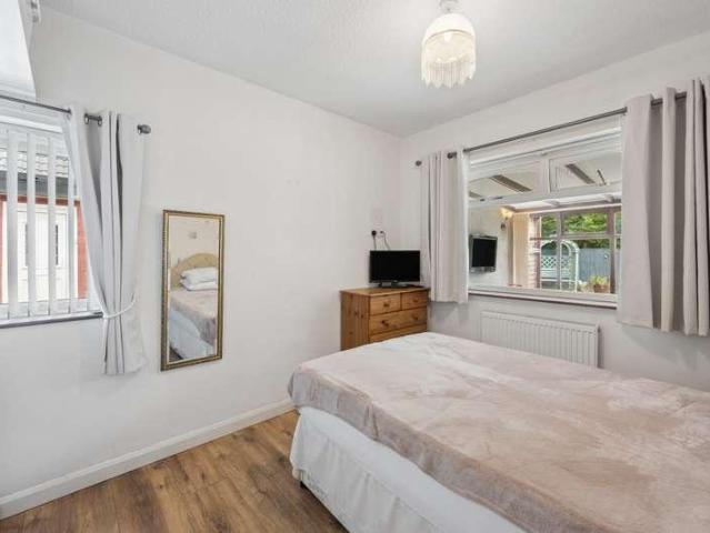 House for sale in Longbarn