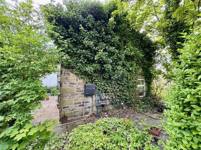 House for sale in Huddersfield, West Yorkshire