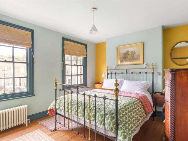House for sale in Kennington, Greater London