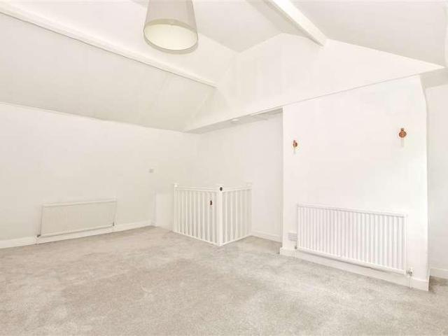 House for sale in Allington, Midway