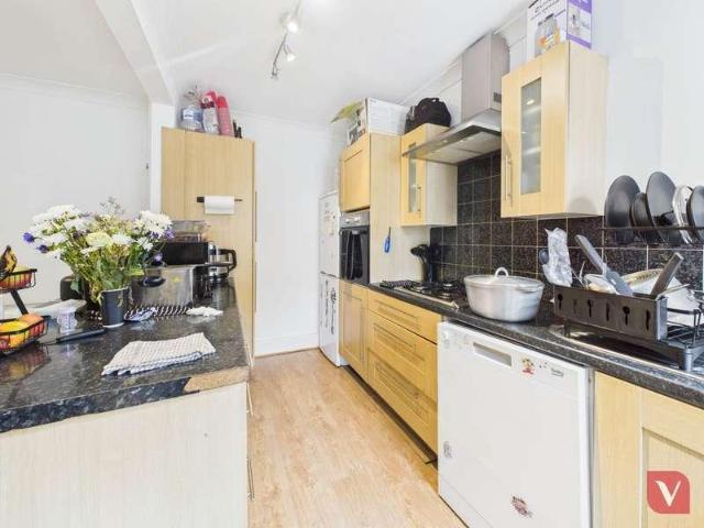 House for sale in Spring Park, Luton