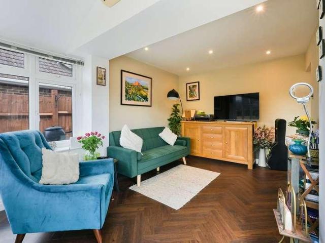 House for sale in Hillview, Surrey