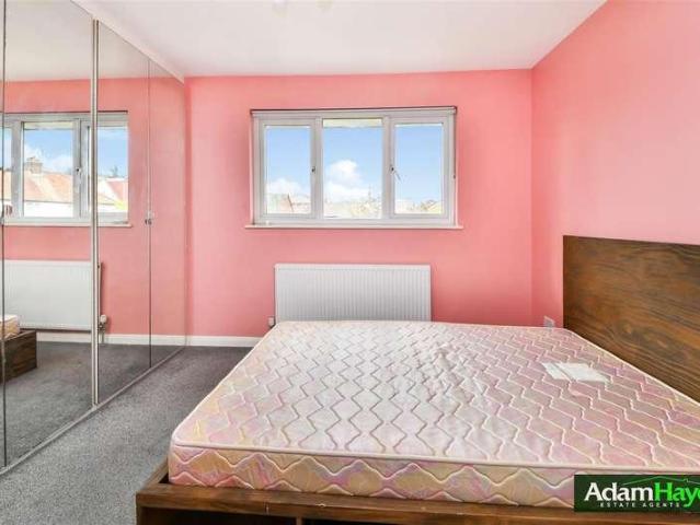 House for sale in Mill Hill, Greater London