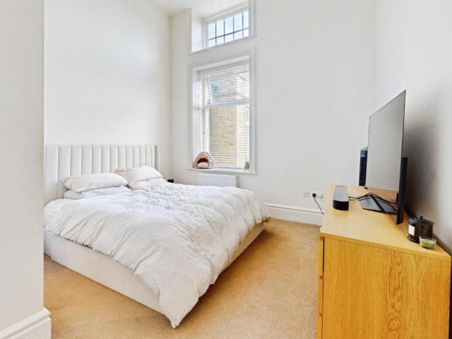 House for sale in Tranmere Park, West Yorkshire