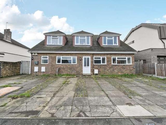 House for sale in Longlands, Greater London