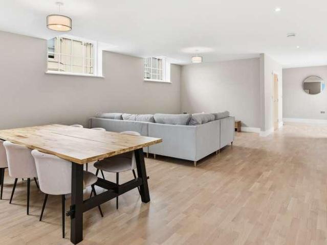 House for sale in Sydenham, Warwick
