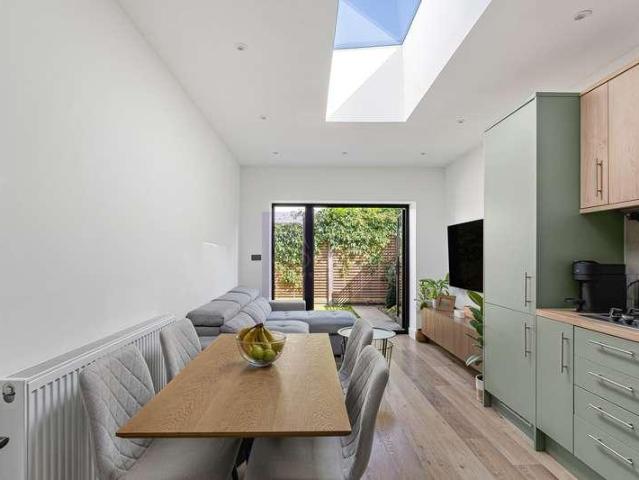 House for sale in Stratford Marsh, Greater London