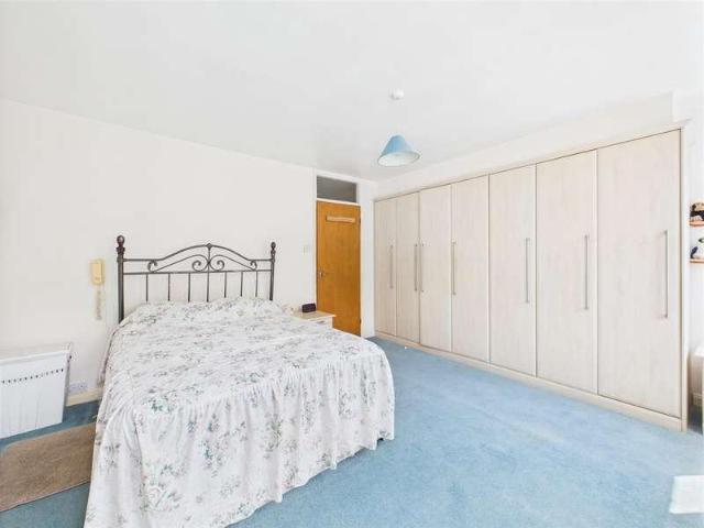 House for sale in Uxbridge, Ickenham