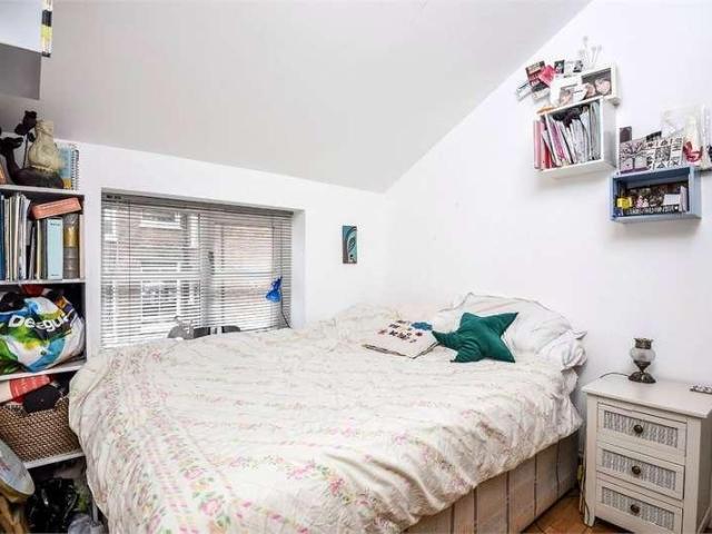 House for sale in Brondesbury, Greater London