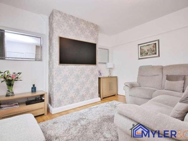 House for sale in Widnes, Victoria Park