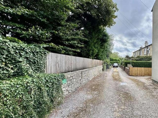House for sale in Almondbury, West Yorkshire