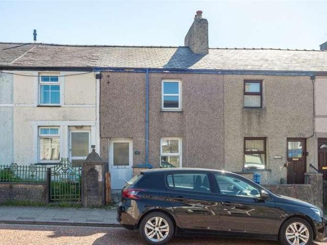 House for sale in Llanllyfni, Pen-y-groes