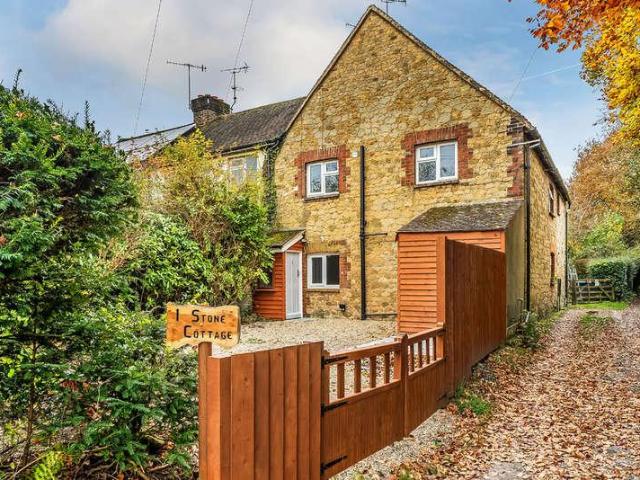 House for sale in Oxted, Hillview