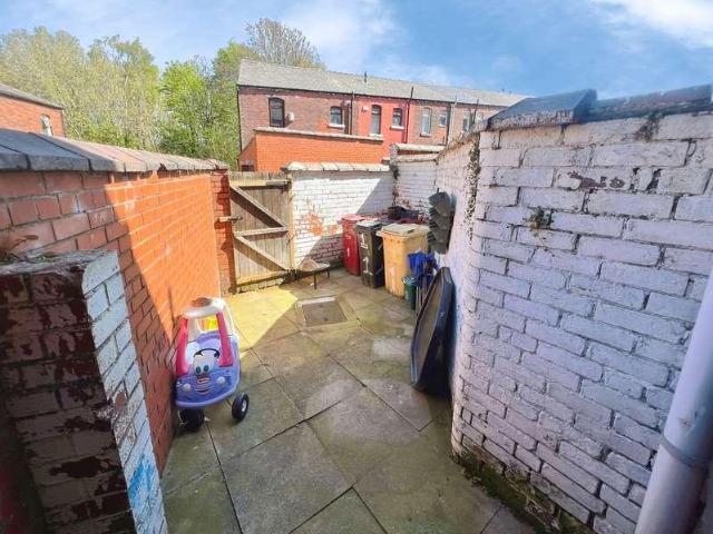 House for sale in Moses Gate, Lee Bank