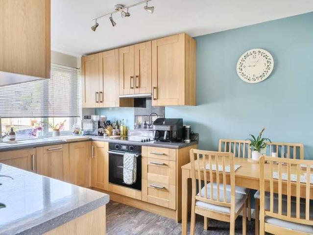 House for sale in Kingswood