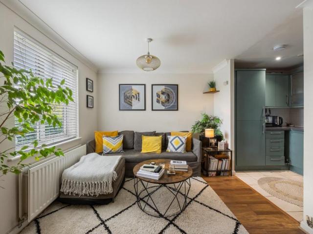 House for sale in Feckenham, City Of Bristol