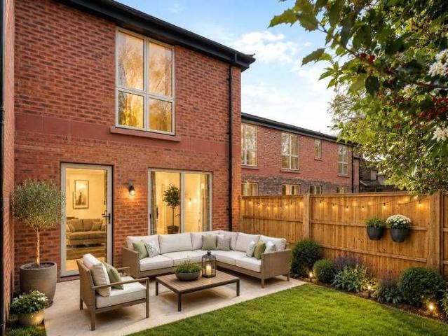 House for sale in Hook Heath, Woking