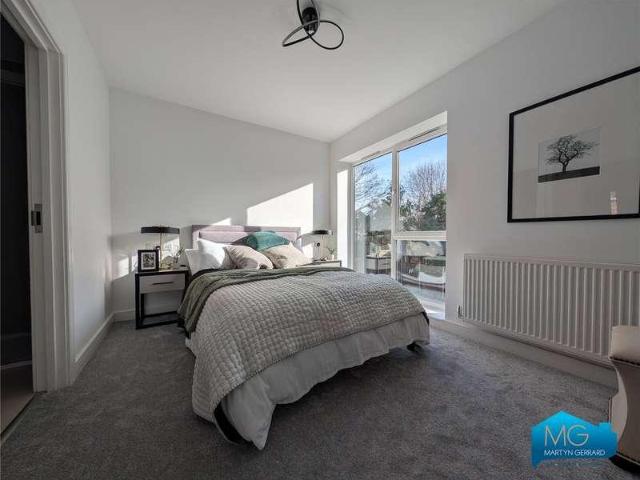 House for sale in Finchley, Greater London
