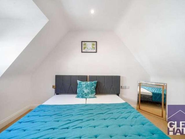 House for sale in New Southgate, Greater London
