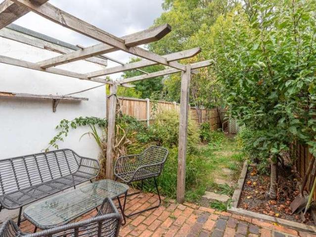 House for sale in Emmer Green, Reading