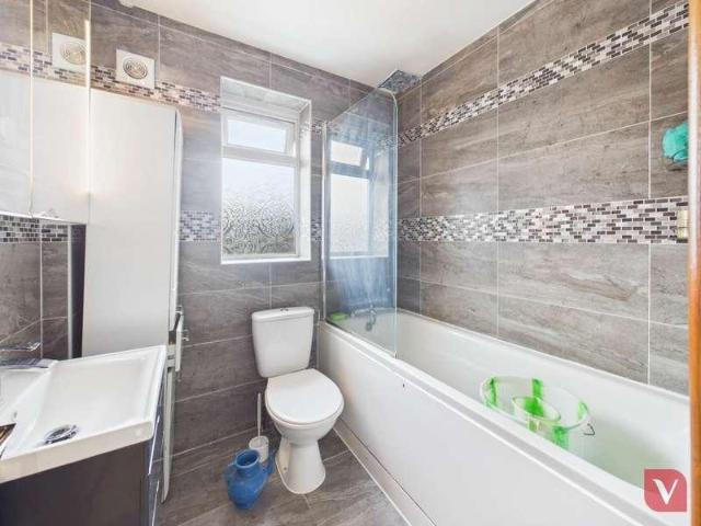House for sale in Biscot, Luton